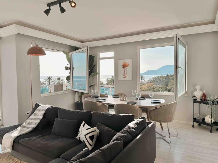Cleopatra L Truly Unique Sea View Apartament